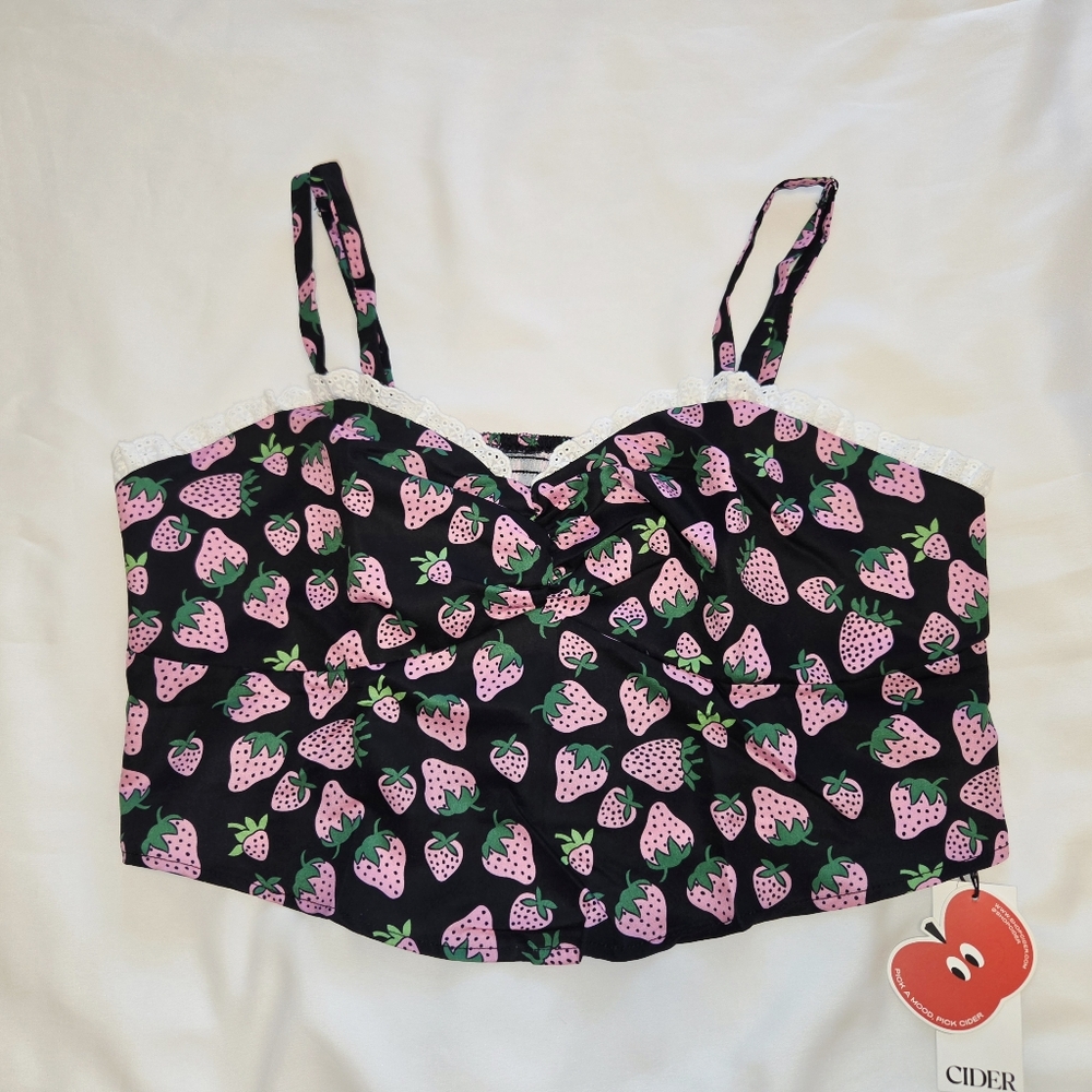 Cider Curve Strawberry Print Crop Top Size 1X NWT